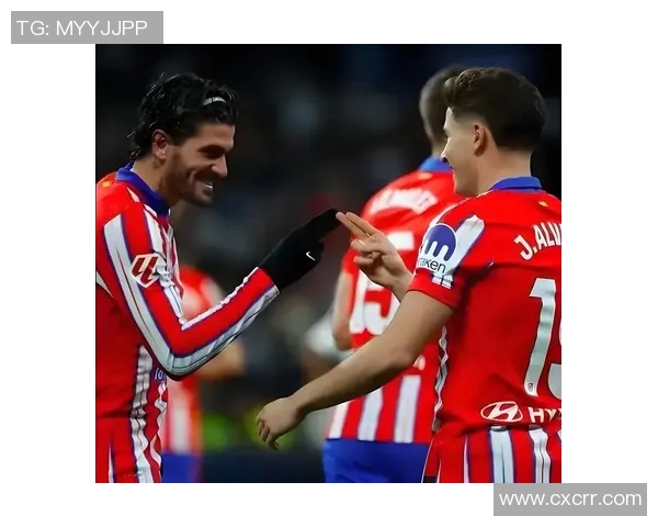 法甲巴黎圣日耳曼队主场战胜马赛，豪取三连胜，领跑积分榜