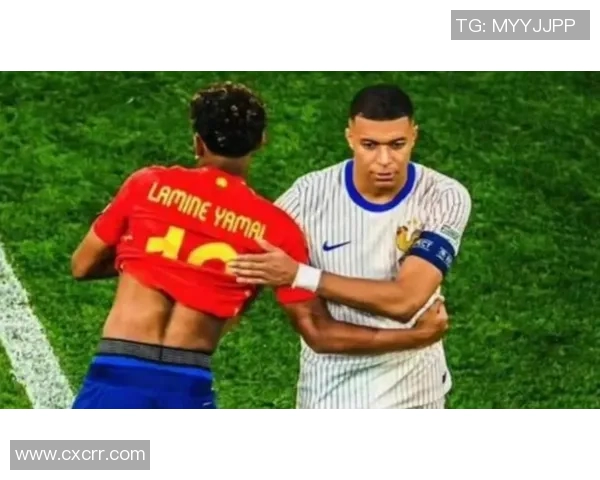 姆巴佩赛后与亚马尔拥抱致意,温情动人展现体育精神 姆巴佩赛后与亚马尔拥抱致意,温情动人展现体育精神