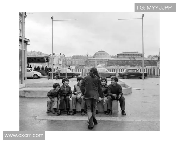 西涅诅咒事件持续发酵，数十名牺牲者巴黎街头游行哀悼